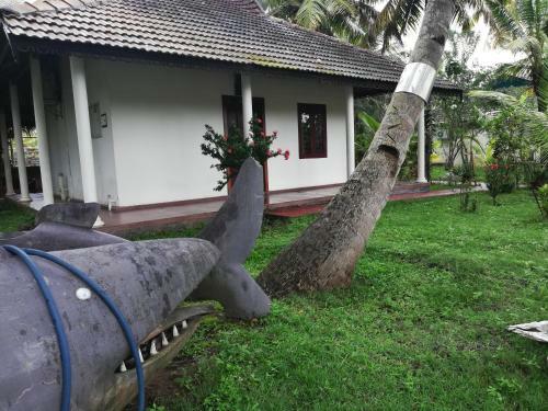 Hotel Regant Lake Village