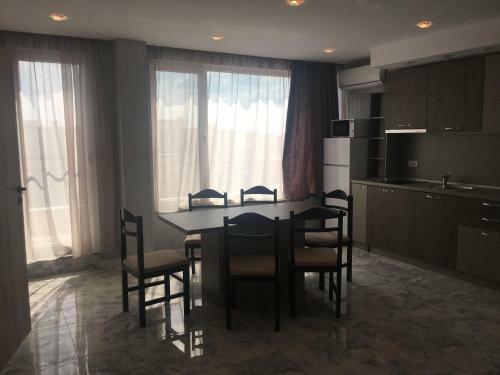 Golden Sea View Apartments