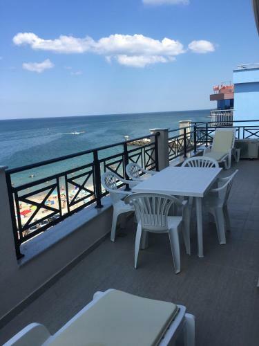 Golden Sea View Apartments