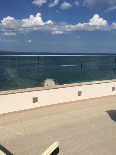 Golden Sea View Apartments