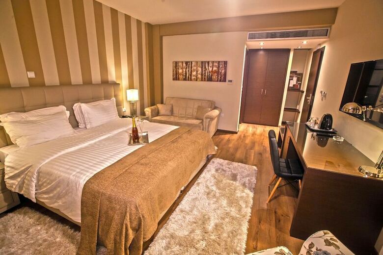 Hotel Diamond City Living