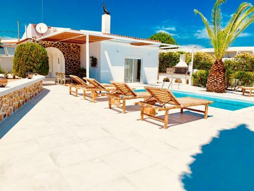 Mythos Luxury Villa