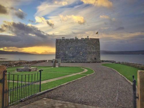 Hotel Mingary Castle