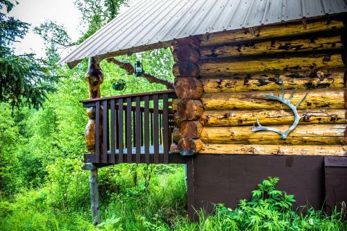 Lodge Midnight Sun Log Cabins