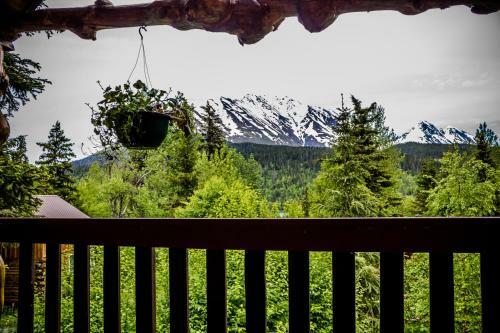 Lodge Midnight Sun Log Cabins