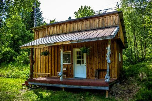 Lodge Midnight Sun Log Cabins