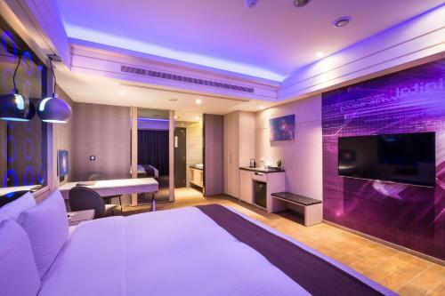 Moving Star Hotel