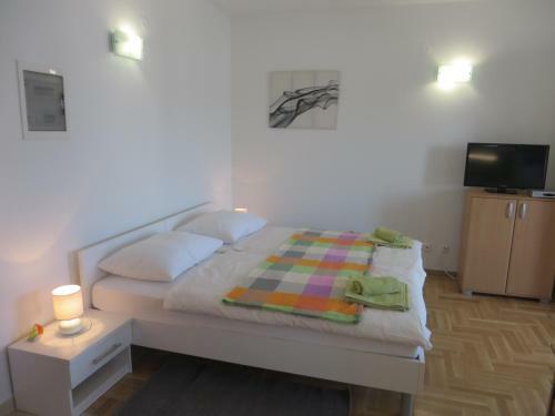 Filipovic Apartments With Pool