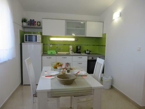 Filipovic Apartments With Pool