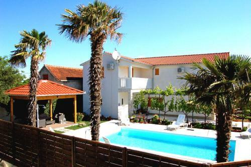 Filipovic Apartments With Pool