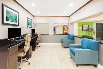 Hotel Baymont Inn & Suites Midland Center