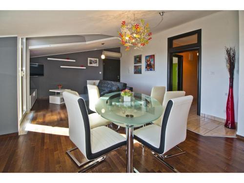 Holiday Home Luxury Sea View Apartment
