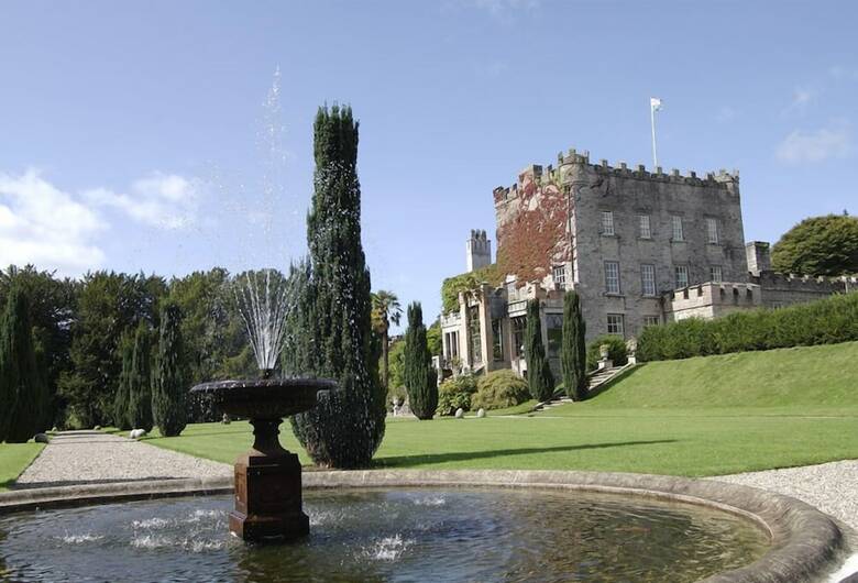 Seven Oaks Hotel