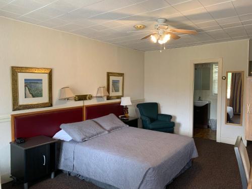 The Lionstone Inn Motel And Cottages
