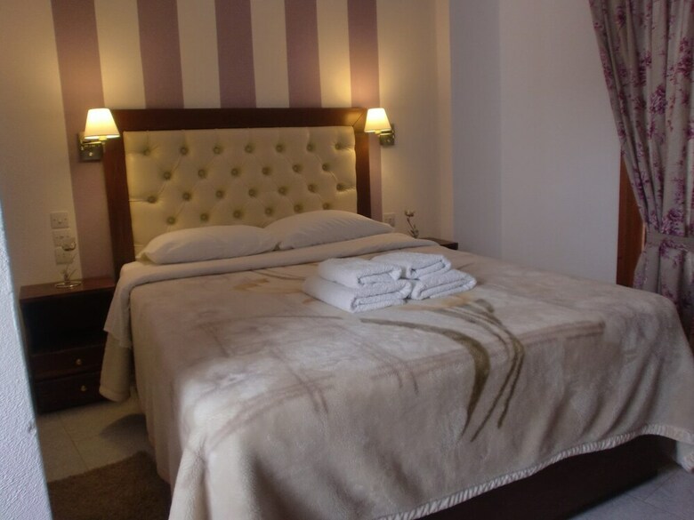 Hotel Avra