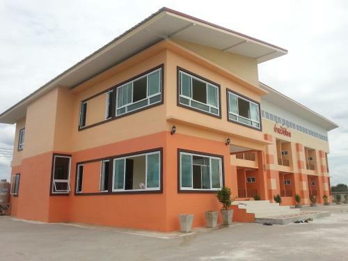 Aumnuaychai Apartment