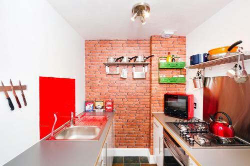 Parkside, Holyrood Park Apartment
