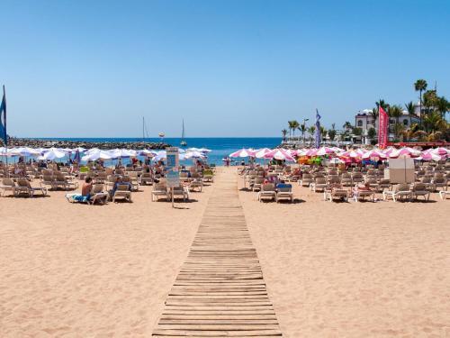Beachfront Apartment Mog�n Mb