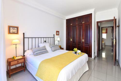 Beachfront Apartment Mog�n Mb