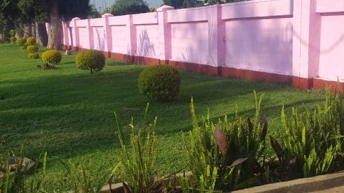 Hostal The Crown Inn Guest House