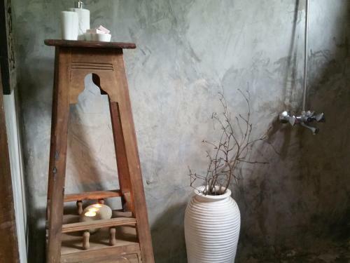 Bed & Breakfast Blues & Chutney Country