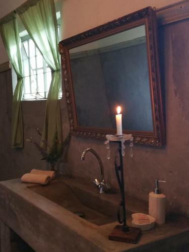 Bed & Breakfast Blues & Chutney Country