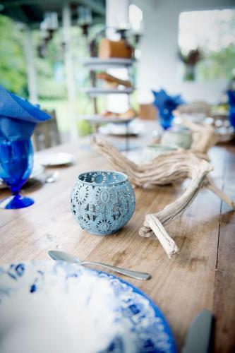 Bed & Breakfast Blues & Chutney Country