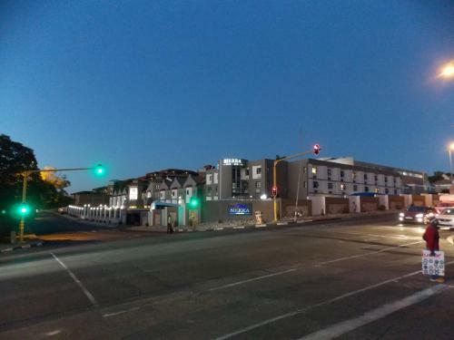 Hotel Sierra On Main