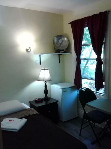 Hostal Mina's Guest House