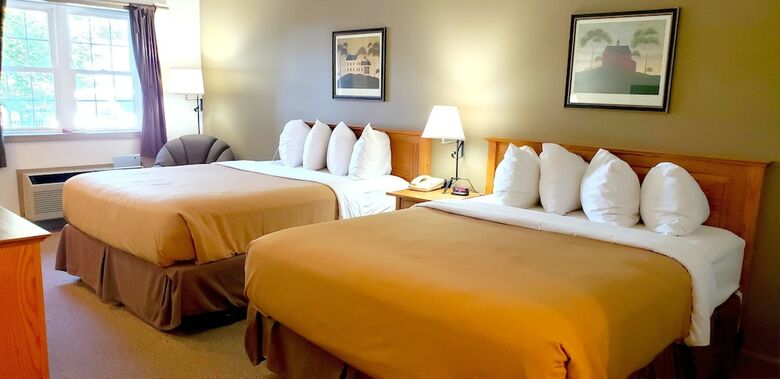 Hotel Lodging On The Square