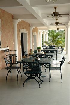 Sunny Golf Hotel