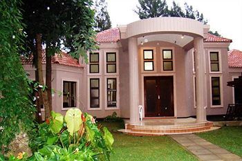 Bed & Breakfast Zawadi House
