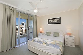 Rainbow Commodore Apartments