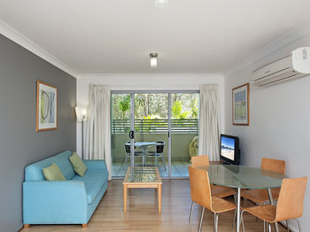 Shoal Bay Beachclub Apartments