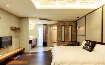 Hotel Treasury 301