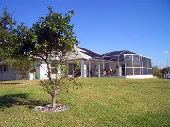 Tropical Paradise Bed & Breakfast