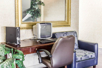 Hotel Econo Lodge & Suites