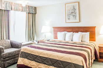 Hotel Econo Lodge & Suites