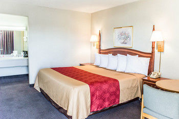 Hotel Econo Lodge & Suites