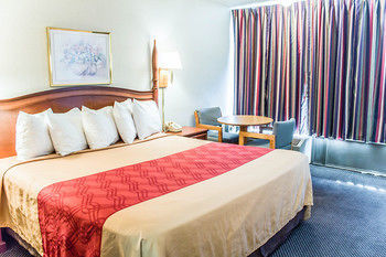 Hotel Econo Lodge & Suites