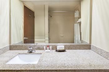 Hotel Ramada Locust Grove