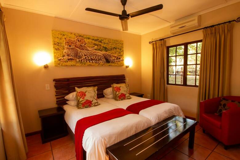 Posada Emdoneni Lodge With Cheetah Project