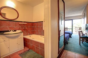 Far Hills Hotel