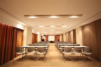 Court Meridian Hotel And Suites