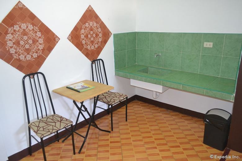 Hotel Antonio's Apartelle & Suites