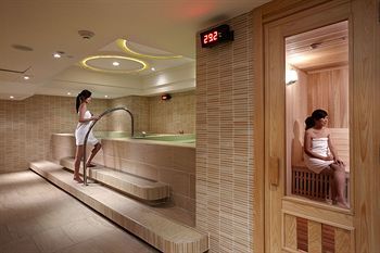S Aura Hotel