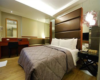Royal Garden Hotel