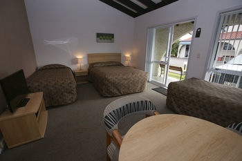 Aztec Motel