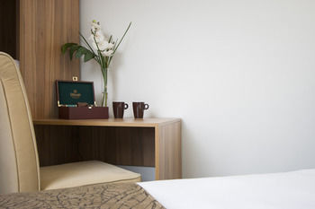 Hotel Ascotia Off Queen
