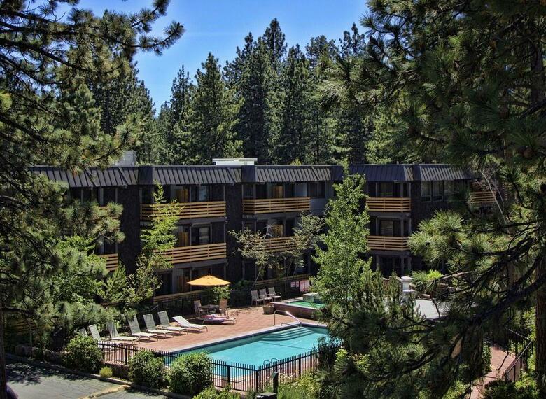 Hotel Inn By The Lake